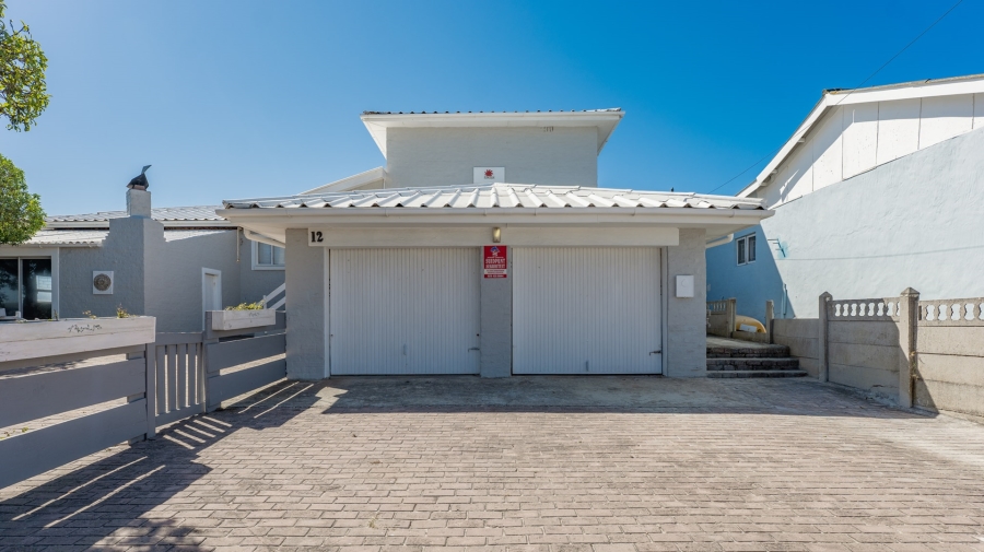 To Let 5 Bedroom Property for Rent in Struisbaai Western Cape